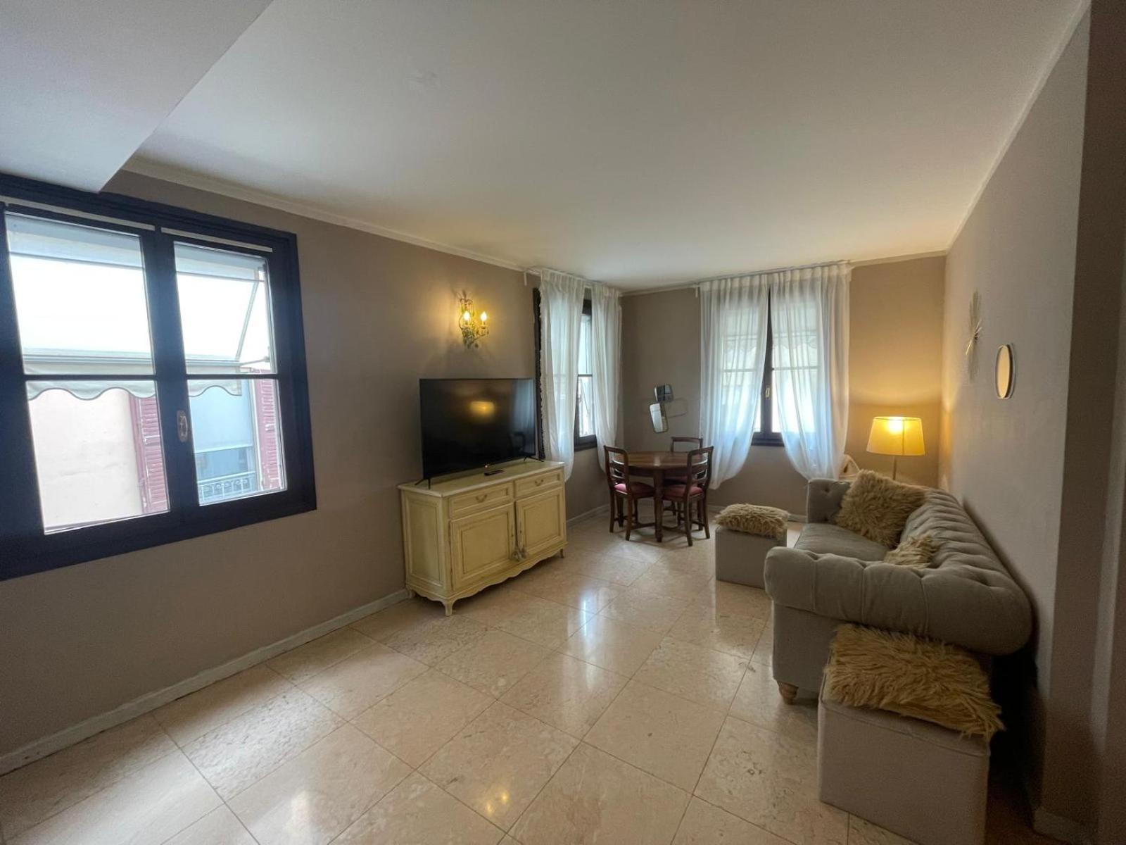 Prestige Suite Сірміоне Екстер'єр фото